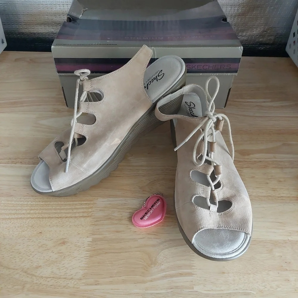 Skechers Suede leather Lace Up wedge Sandal sz 11 Beige tan Bohemian